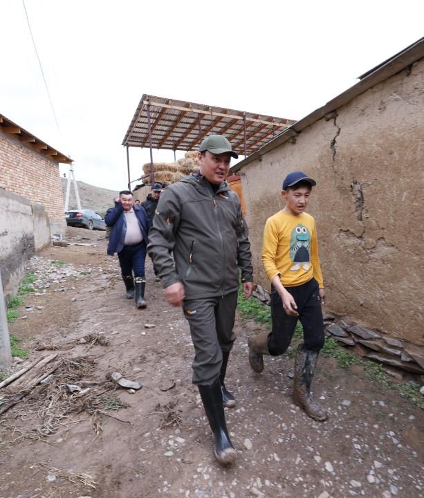 Ербол Карашукеев проинспектировал состояние дворов, улиц в селе Жасоркен